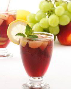 Сангрия из красных яблок и цитрусов