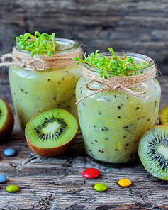 Пшенный смузи из киви и сельдерея