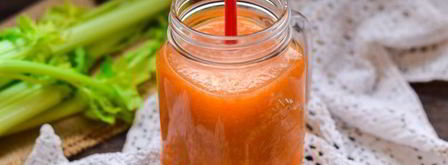 смузи из сельдерея с апельсиновым соком, морковью и яблоком. Шаг 11