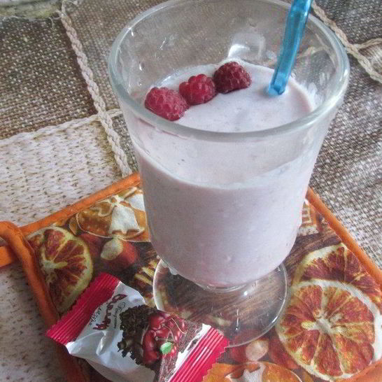 Рецепт смузей с малиной и творогом