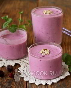 Смузи с творогом, овсянкой и смородиной