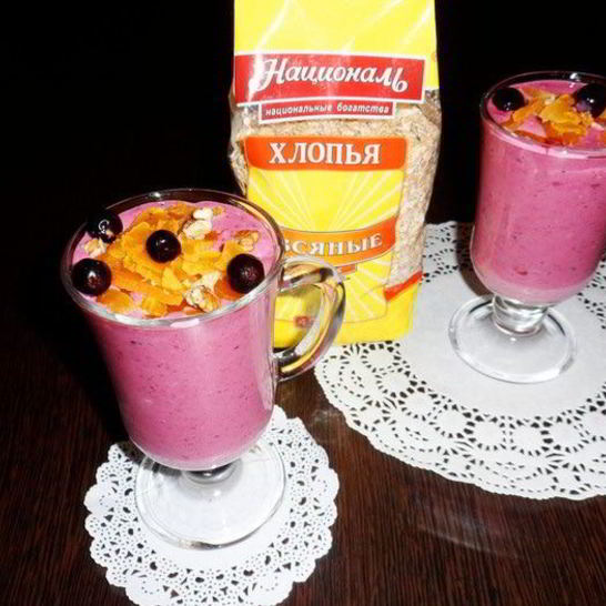 Рецепт ягодного смузи с овсяными хлопьями