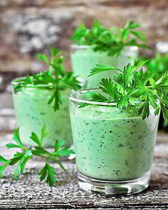 Зеленый смузи с авокадо и мятой