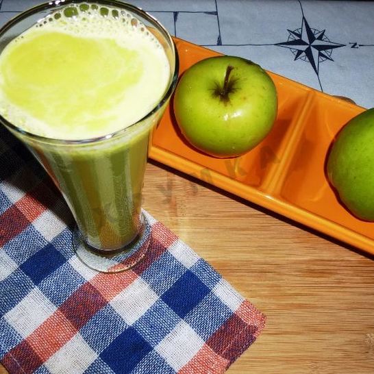 Рецепт свежевыжатого сока из сельдерея и яблок