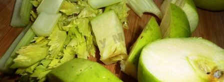 свежевыжатый сок из сельдерея и яблок. Шаг 3