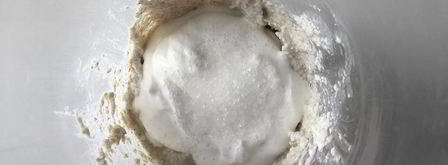 томатный сок с зеленой гречкой, сельдереем и сметаной. Шаг 12