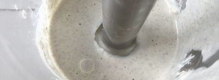 томатный сок с зеленой гречкой, сельдереем и сметаной. Шаг 13