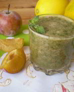 Вкусный зеленый коктейль