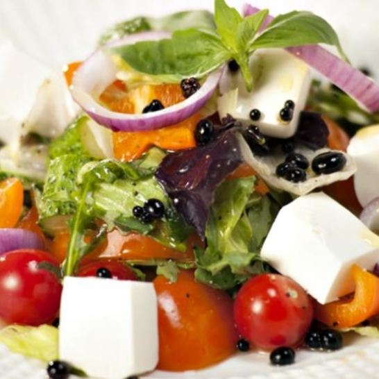 Рецепт греческого салата с бальзамическим жемчугом