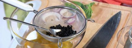 греческий салат с бальзамическим жемчугом. Шаг 6