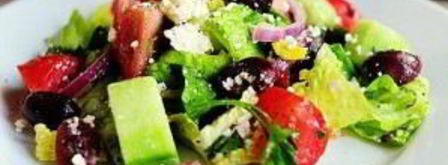 греческий салат с базиликом. Шаг 9