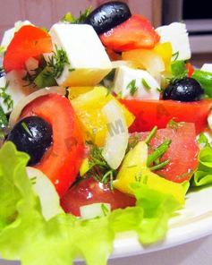 Греческий салат с фетаксой и помидорами без майонеза