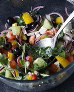 Греческий салат с рукколой