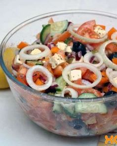 Греческий салат с сыром фета