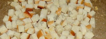 классический греческий салат с сухариками и курицей. Шаг 3