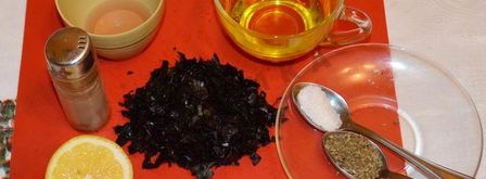 классический греческий салат с сухариками и курицей. Шаг 4