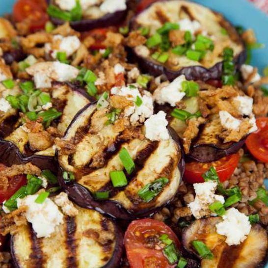 Рецепт салата из гречки с баклажаном