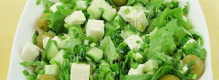 салат зеленый греческий с брынзой. Шаг 9