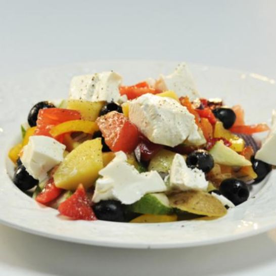 Рецепт картофельного салата с фетой и оливками