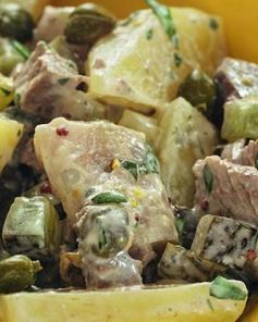 Салат из картофеля с сельдью и телятиной