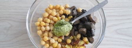 салат с картофелем и нутом. Шаг 10