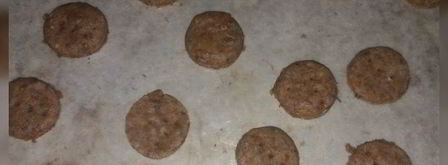 салат с картофелем, скумбрией и крекерами из отрубей. Шаг 5