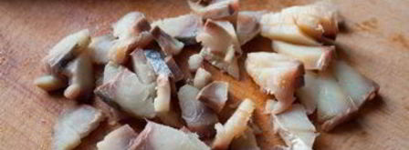 салат с картофелем, свеклой и копченой скумбрией. Шаг 6