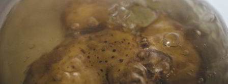 теплый салат с молодым картофелем и хрустящим беконом. Шаг 3