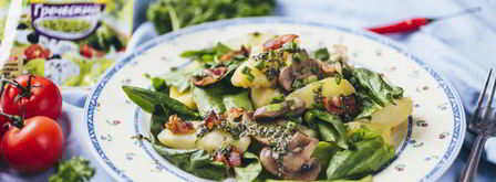 теплый салат с молодым картофелем и хрустящим беконом. Шаг 13