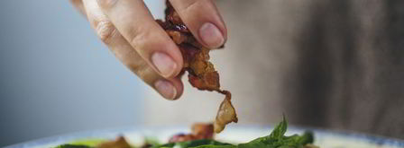 теплый салат с молодым картофелем и хрустящим беконом. Шаг 8