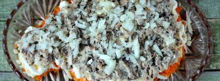 новогодний слоеный салат овечка. Шаг 6