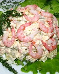 Оливье с креветками и авокадо