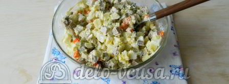 оливье с мясом. Шаг 9