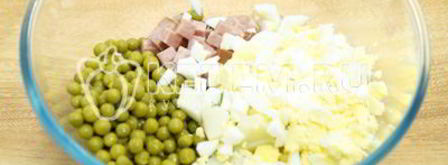 оливье с полукопченой колбасой. Шаг 5