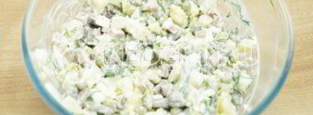 оливье с полукопченой колбасой. Шаг 7