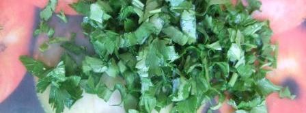 оливье с семгой и красной икрой. Шаг 6