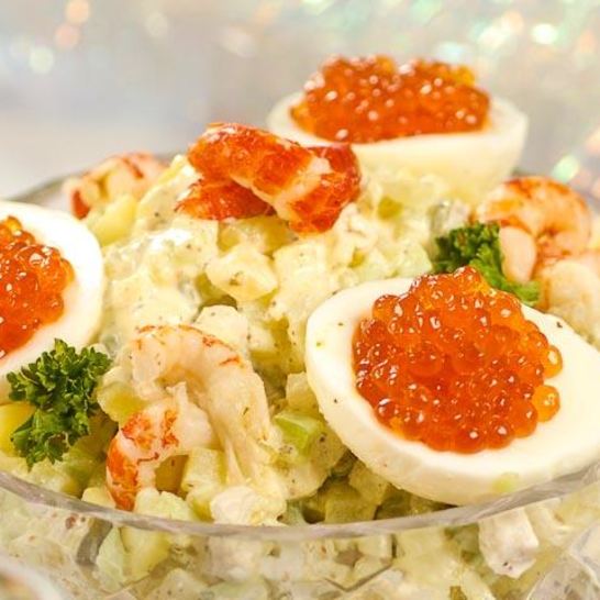 Рецепт салата оливье с икрой и раковыми шейками