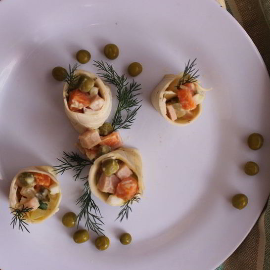 Рецепт салата оливье в майонезном блинчике