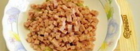 салат оливье в виде петуха. Шаг 5