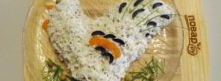 салат оливье в виде петуха. Шаг 10