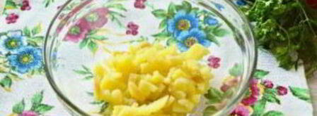 салат в виде петуха оливье. Шаг 3