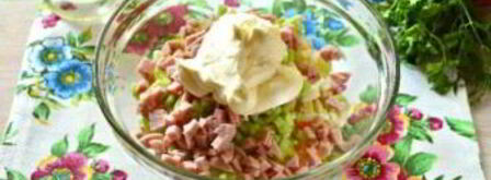 салат в виде петуха оливье. Шаг 8