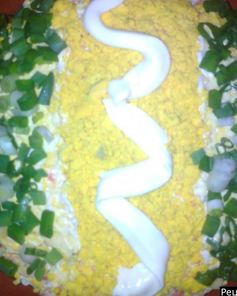 Рыбный салат со шпротами и яйцом