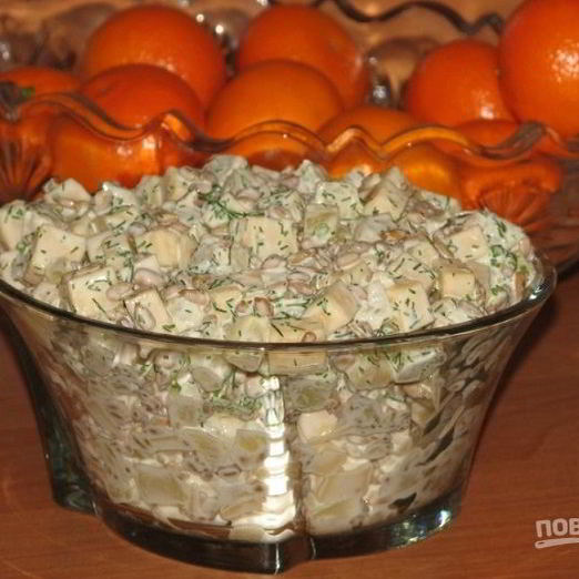 Салат из консервированных ананасов