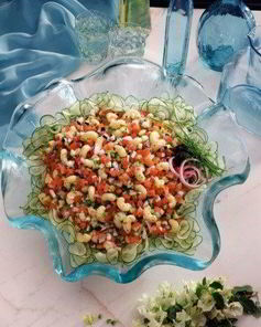 Салат из пасты с сельдереем и красным перцем