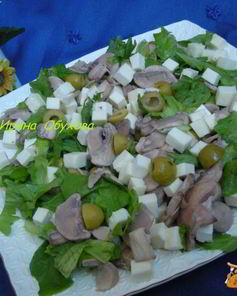 Салат из шампиньонов с оливками и брынзой