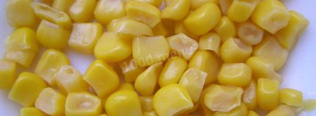 салат крабовые палочки кукуруза огурец. Шаг 4