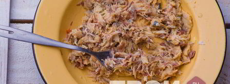 салат мимоза из консервов. Шаг 7