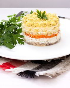 Салат мимоза с консервой и рисом