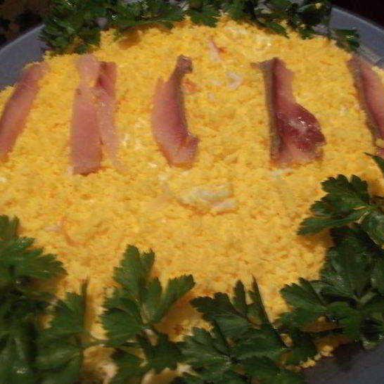 Рецепт салата мимоза с копченой ставридой и яблоком